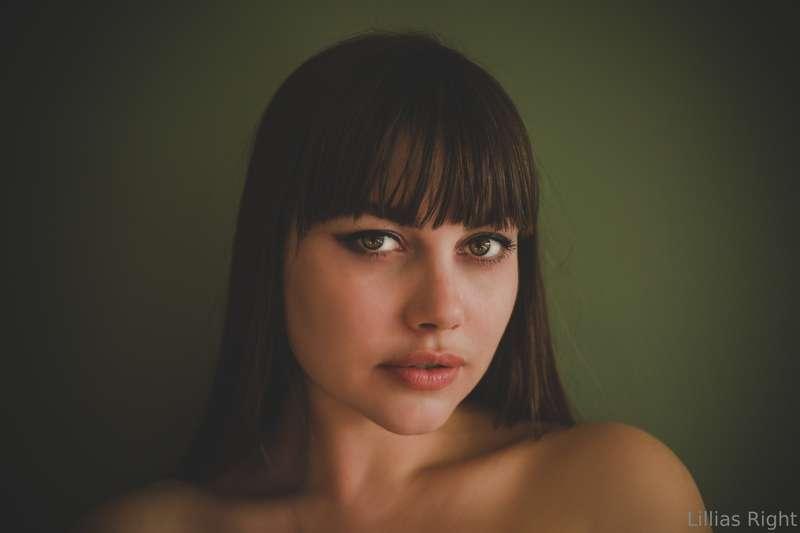 Who remembers Lillias with bangs? 😍 This photoset came out s..