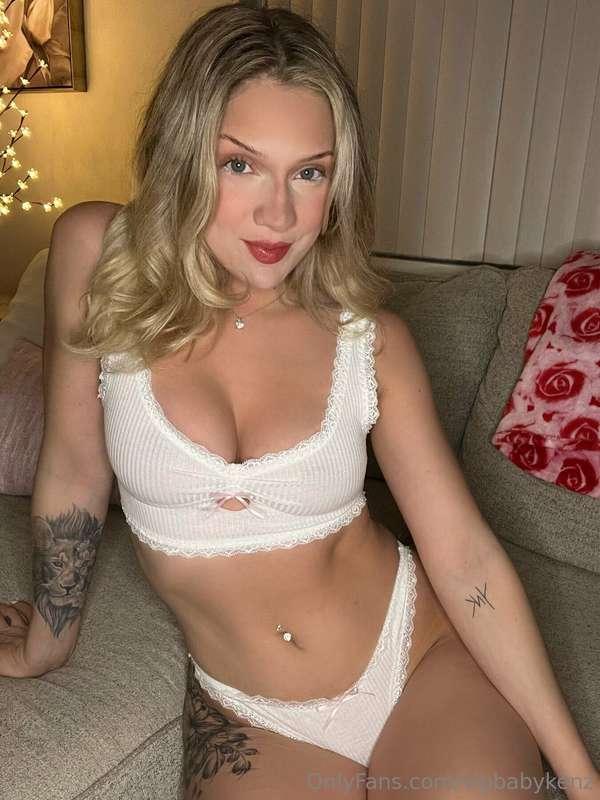 think you can fit into my pussy?🙈💦