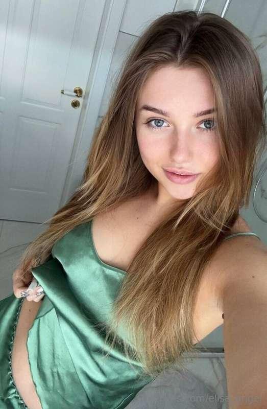  @lealealuxe She is waiting for you❤️❤️ @lealealuxe ❤️ Who w..