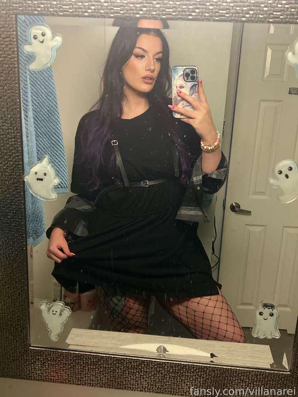 Should I pull this dress a little higher? 

#fyp #goth #gothgirl #tall #tallgirl #purplehair #dress #fashion #thighs #tattoos