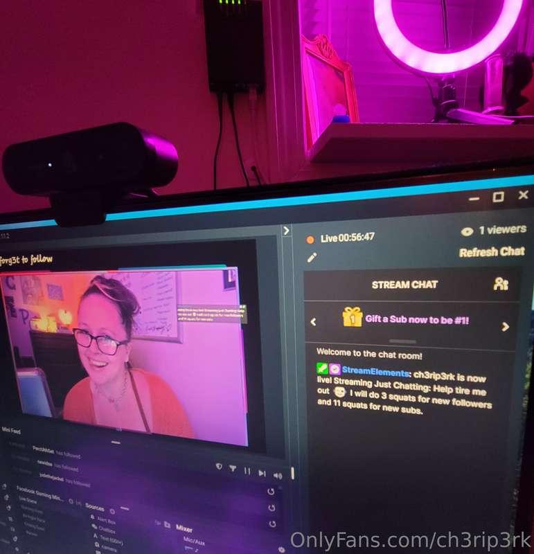 Cum follow me so we can chat live 😉 and have fun togeth3r.