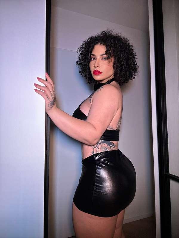 You wanna help me out of this super tight skirt? 💦