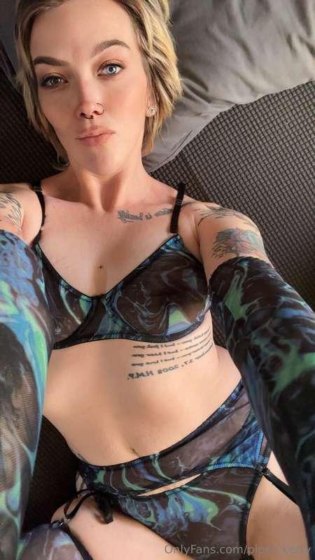 Happy Friday! Do you like my new lingerie? Do you want to ta..