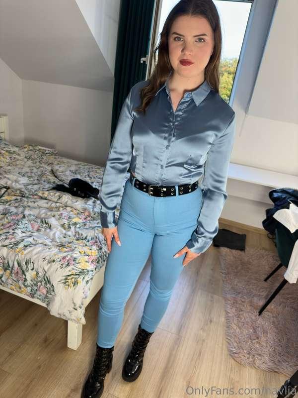 Satin and blue jeans 😈🔥