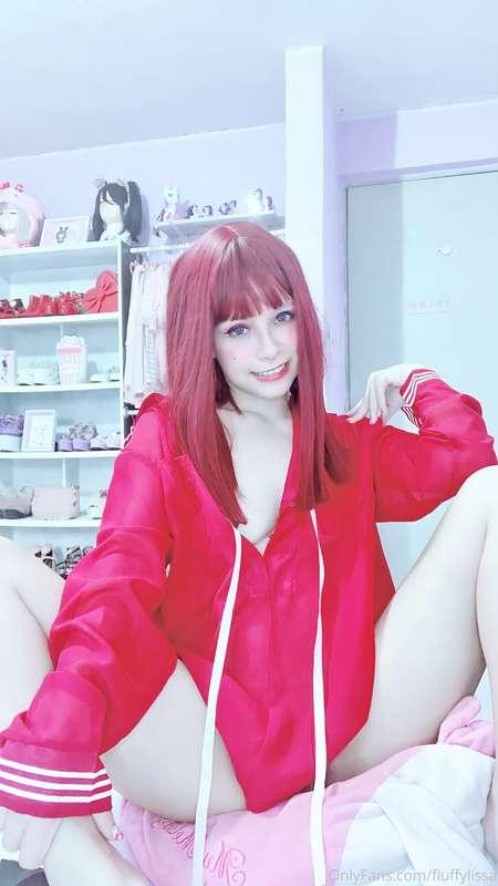 (  ´ ˘ `)♡ tengo algo abajo?