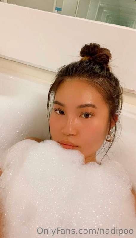 Join me in the hot tub? 😚