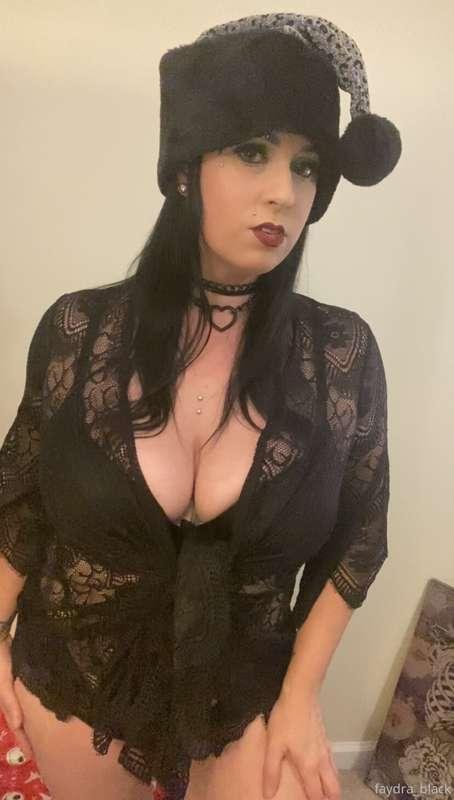 Part one of dark Santa 🖤🖤🖤🖤🖤