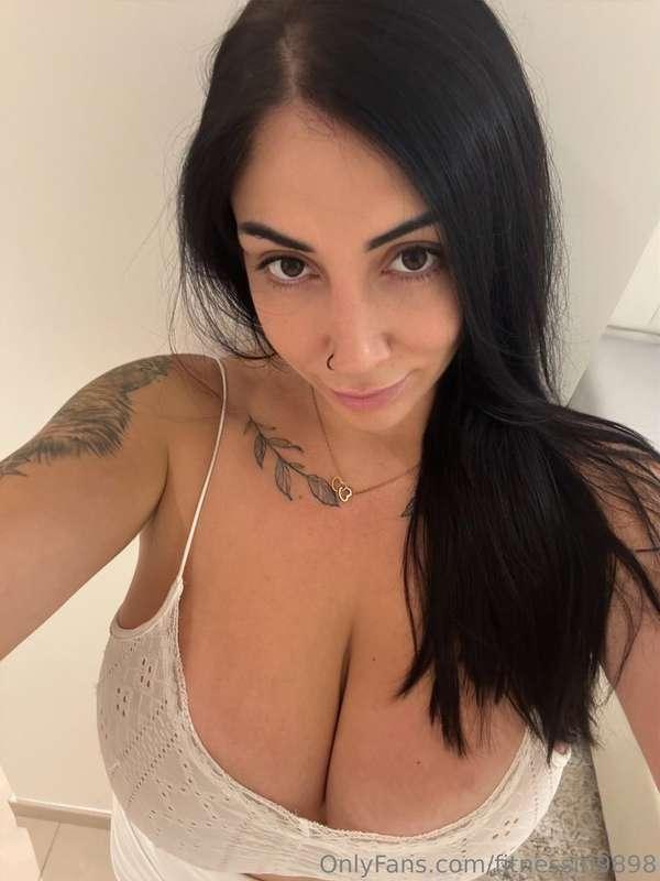 Questa sera alle 21 farò una live super esplicita, siete già..