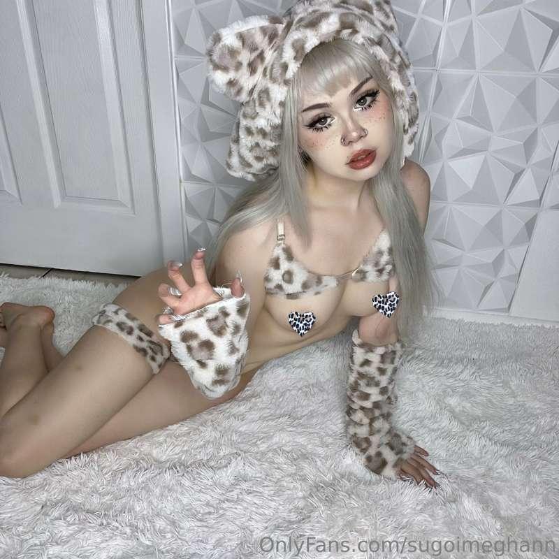 kitty ready for playtime 🐆💦