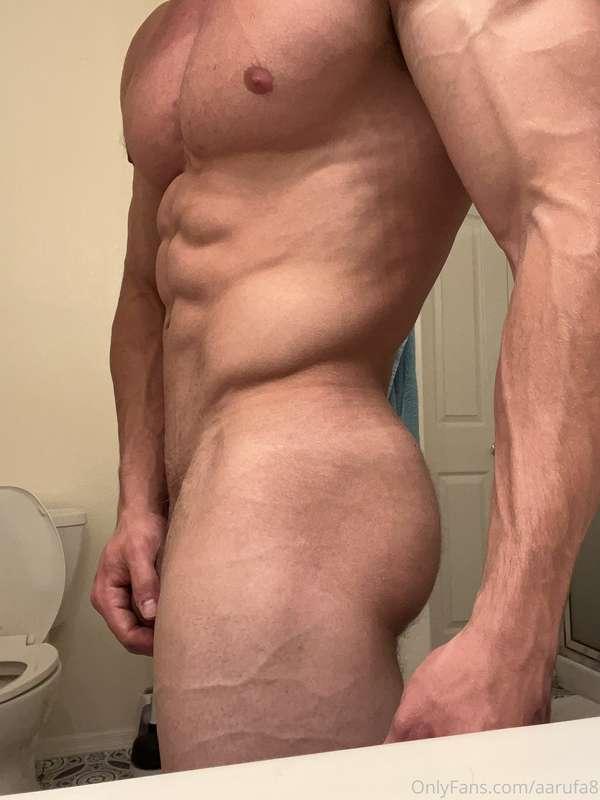 SWIPE ➡️ Like this & tip if you think muscle is beautiful 😈