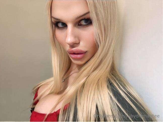 What do you see when you look at the photo ?😈