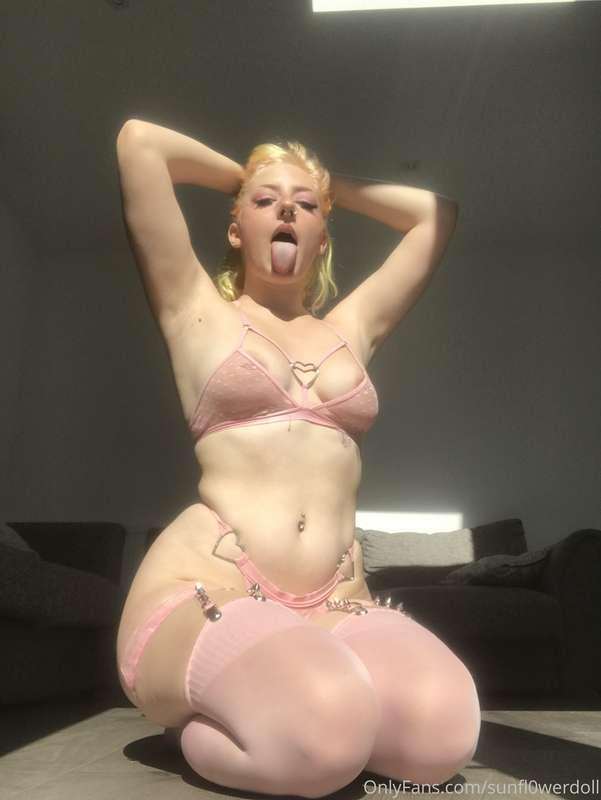sunfl0werdoll image #1