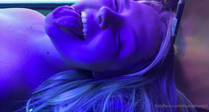 who wants more tanning pictures?🤪