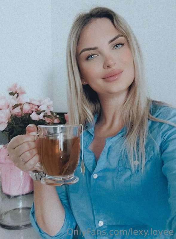 Good Morning!!! When should I go Live?🍀💗🤍✨️