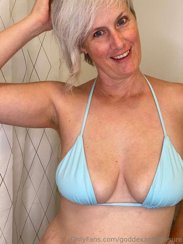 Are you up for a hot and sweaty roleplay? Comment hot and sw..