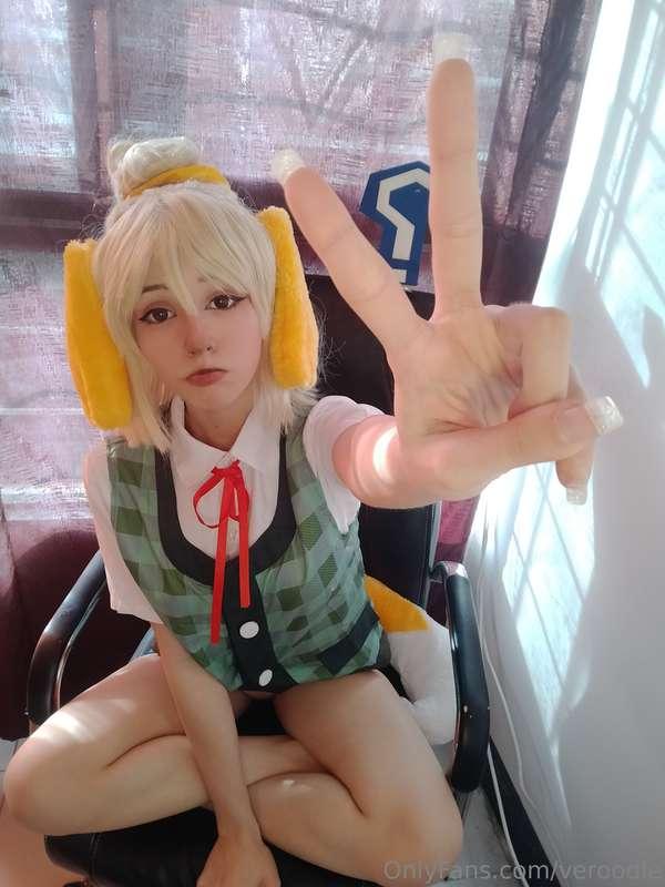 How do I look cosplaying Isabelle? 👀😻 sorry I forgot to wear..