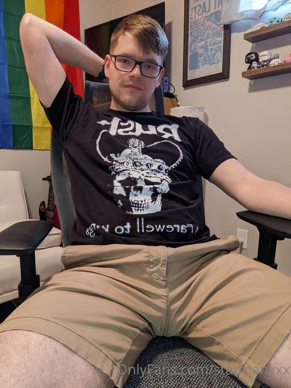 Should I work from home with or without shorts? 🤔🩲