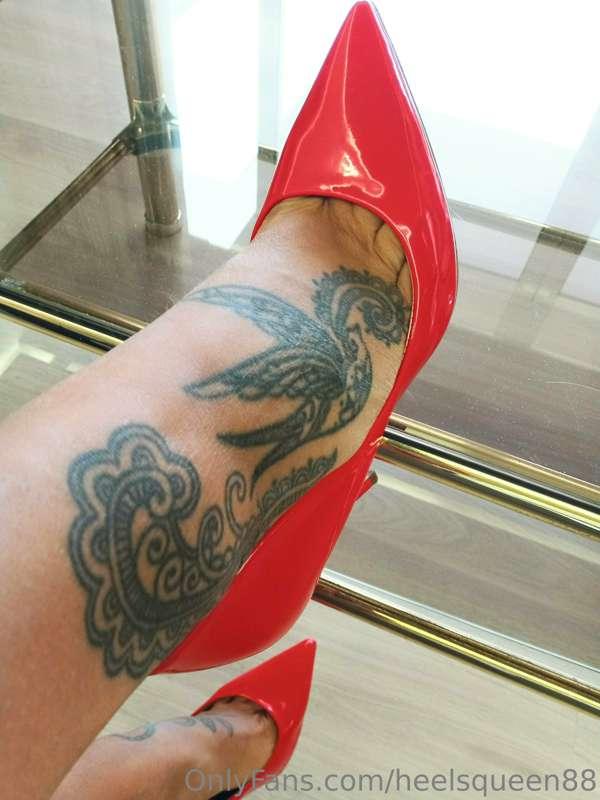 🎀❤️❤️ in hotel's suite room wearing red stiletto heels ❤️❤️🎀