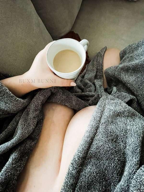 What mornings look like with a Bunni 🖤 Happy Monday, my love..
