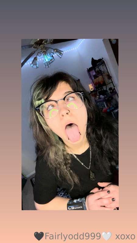 Me being goofy and adorable, hope you enjoy🤗🖤🤍