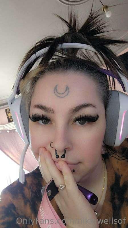 Currently doing custom voice clips.  Send me a tip along wit..