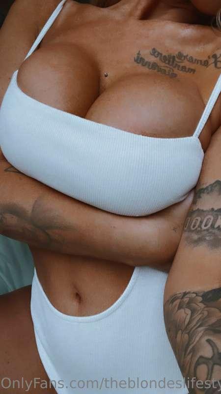 Hi New Followers ✨✨

introduce yourself to me …… DM me tonig..