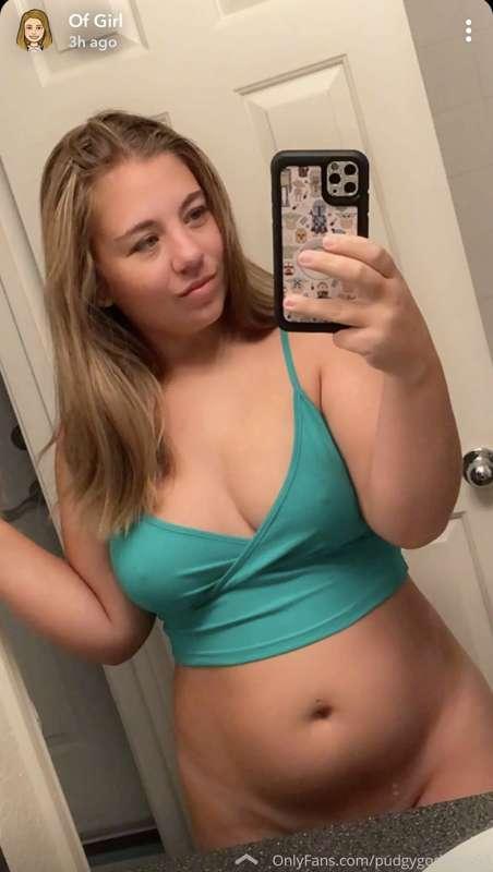 GO SUB TO THIS HOTTIE ASAP PLEASE 🔥 🔥 so much dirty content ..