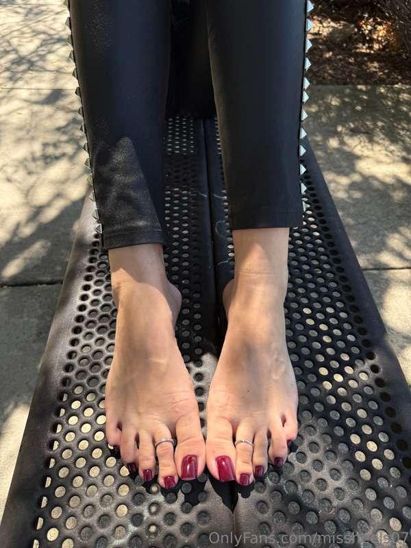 Soles or toes? 😍