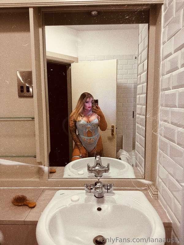 It's kind of fun to be sexy 😘❤️