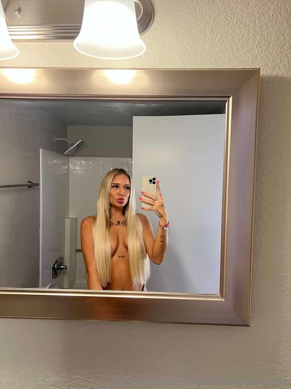 would you fuck me in front of this mirror?👀👅