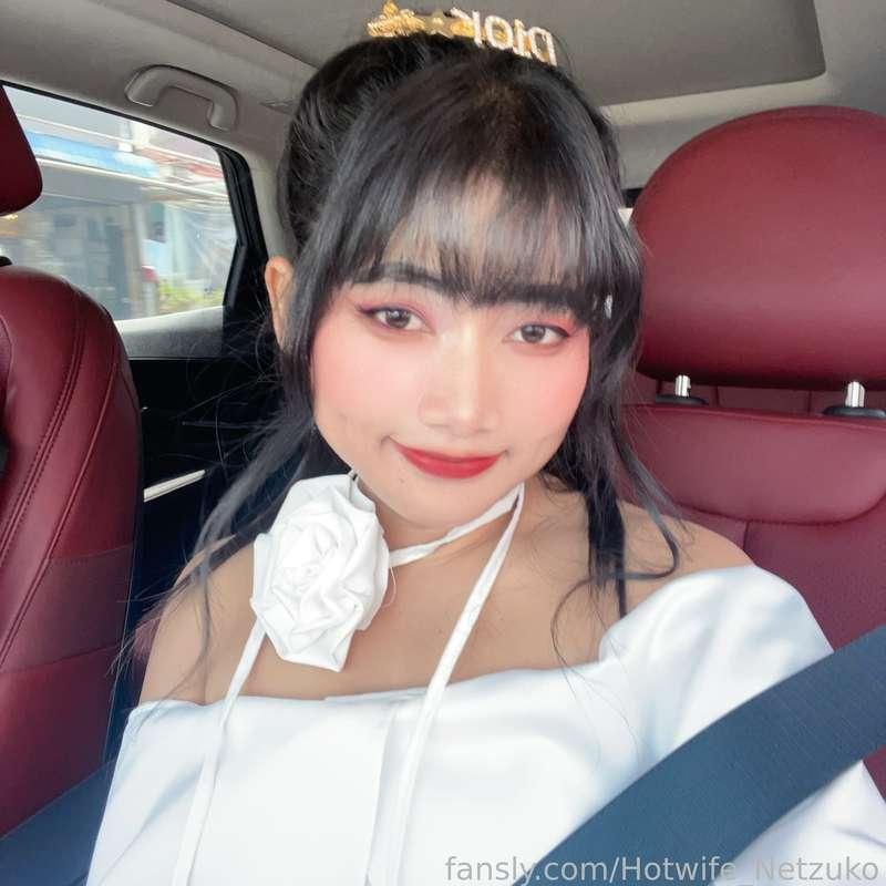 [Chapter 1 ep2: My Story with my boss] About 4 years ago, I was about to attend a network event at other province. It was work event and I went with my boss. At that time, there was nothing between me and my boss yet! We both married and professional. But he did hit on me from time to time. After the event, my boss only rent one hotel room....

#cute #asian #milf #petite #hotwife #swinger #cuckold #boss #employee #fyp