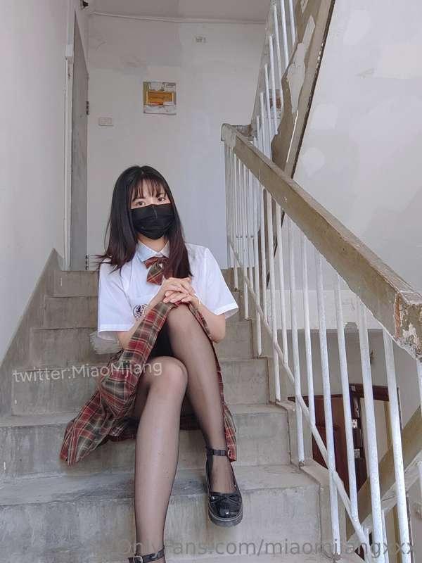 在楼梯上操我🥺拜托🙏🏻
