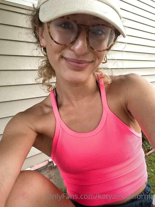 Sorry for the boring selfie, I’m at a bachelorette party thi..