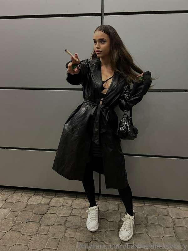 ## I think black suits me... what do you think?😍😍