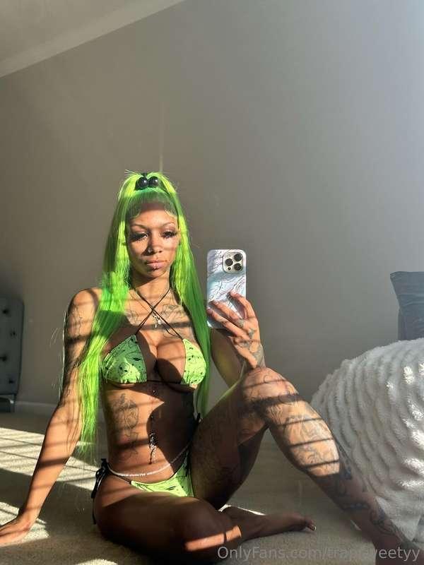 omg! My vibrator has my pussy leaking💦💦💦 woke up from my nap..