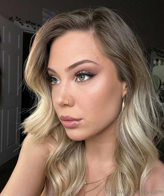 Hey look I did my make up :)