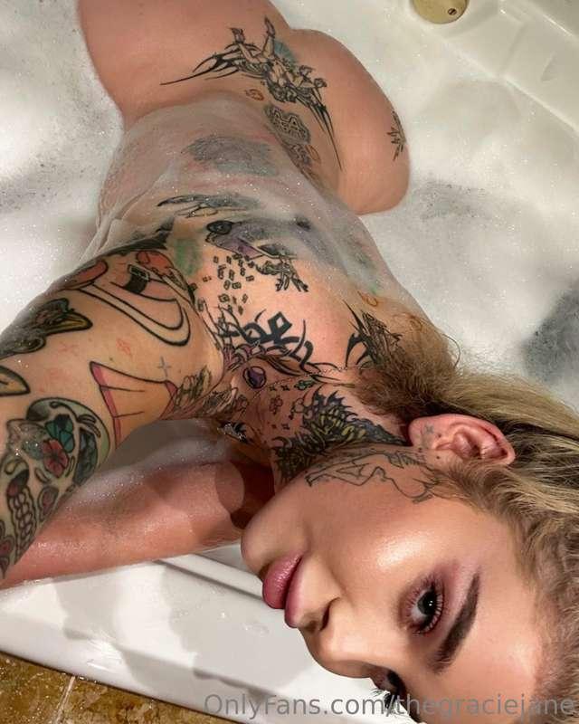 Bubbles on my tits, fingers between my thighs... talk dirty ..