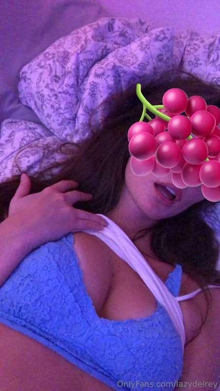 old pic of me with brown hair (-:  and i like grapes