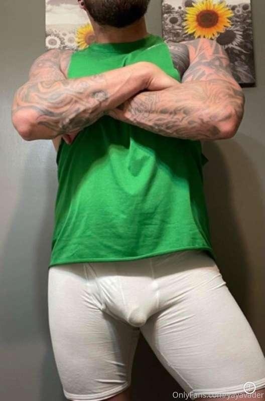 Go check out well known TikToker @mrnoname2 
-6ft 225lbs 
-T..
