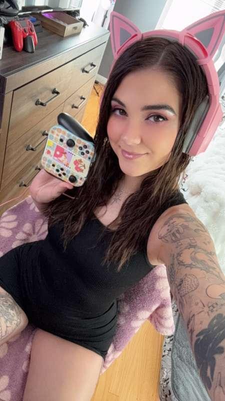 Haiii ♡ I’m LIVE now!Come say hai back💫✨ https://www.twitch...