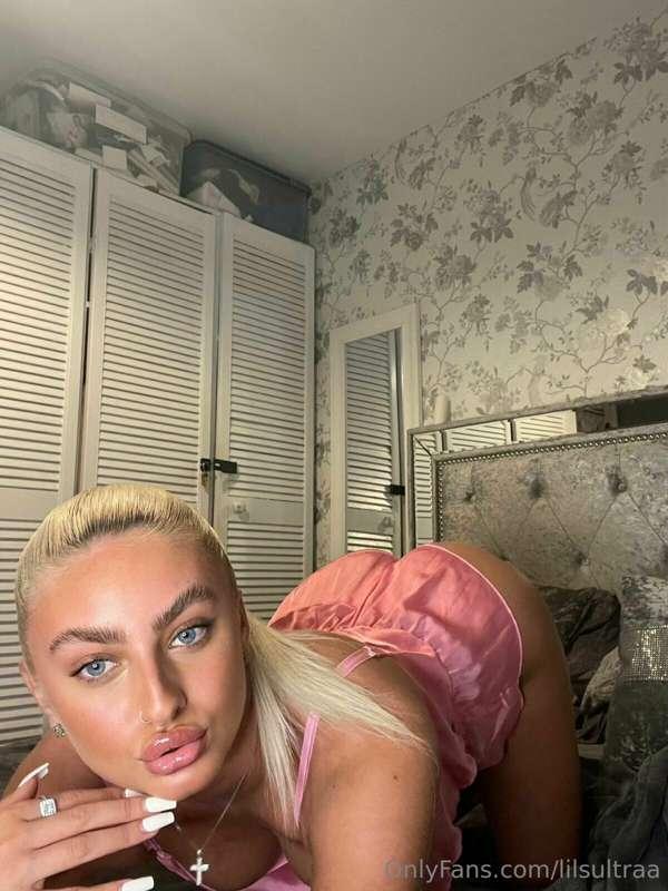 Wish you was behind me daddy 😈