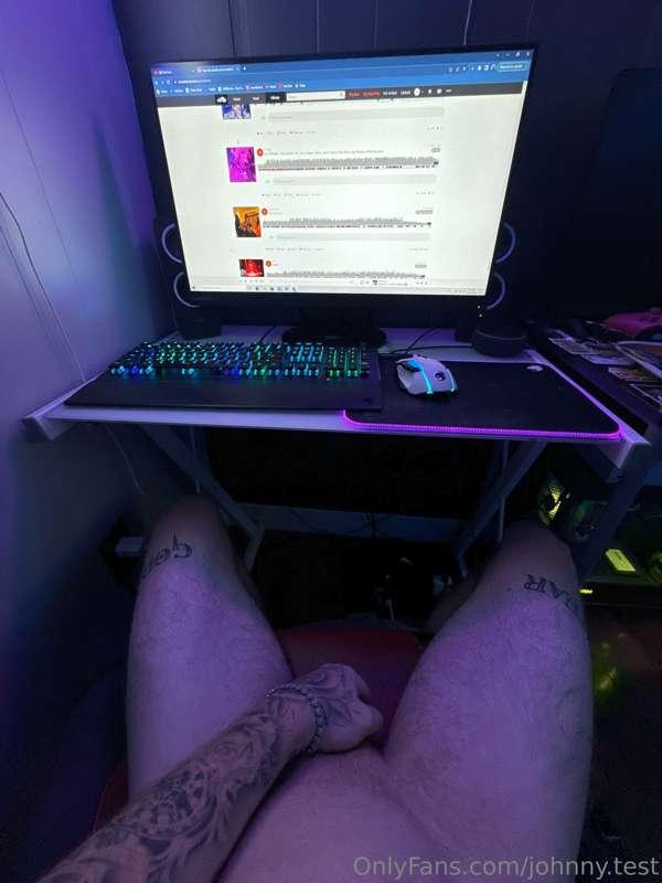 Like If u would smd under the desk 😫