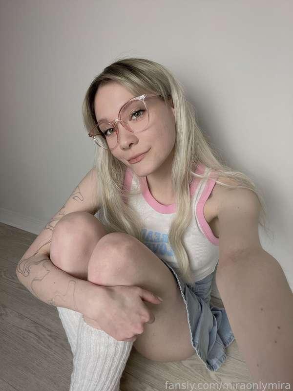 Let's get to know each other👀 My name is Mira, very interactive petite girl with 3 cats 👉🏻👈🏻

In short about me: I'm in love with cheese😱 I like anime, aesthetics in everything, being at home, cats, BDSM and blackberry wine.... What about you?👀 
DM me, waiting for your message💞
#babyface #glasses #petite #fyp #girlnextdoor #girlfriend 