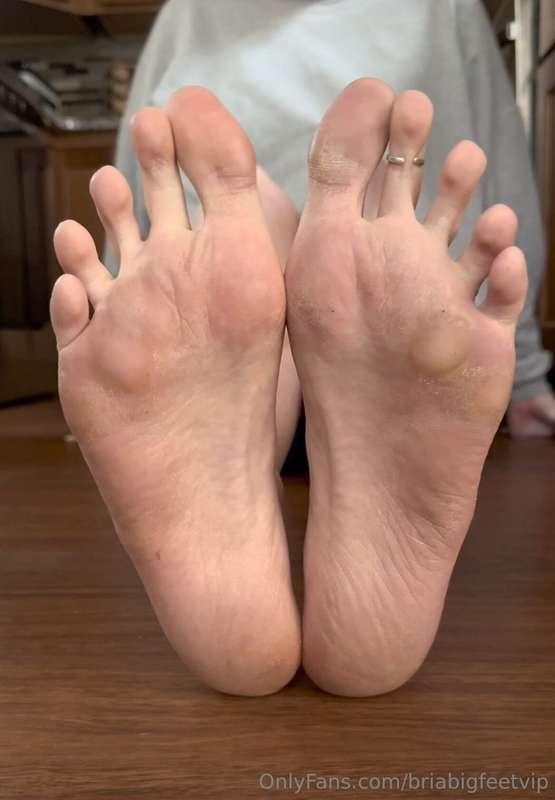 I heard you’ve been talking shit about my smelly feet… well,..