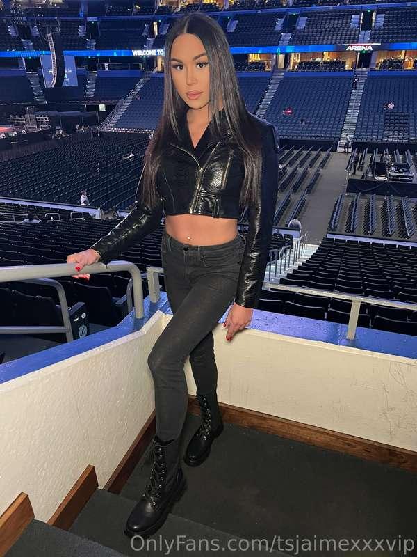 All black🥰