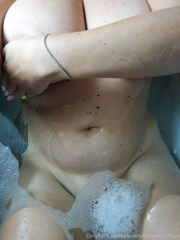 Just uploaded my very hungover from the weekend bath pics on..