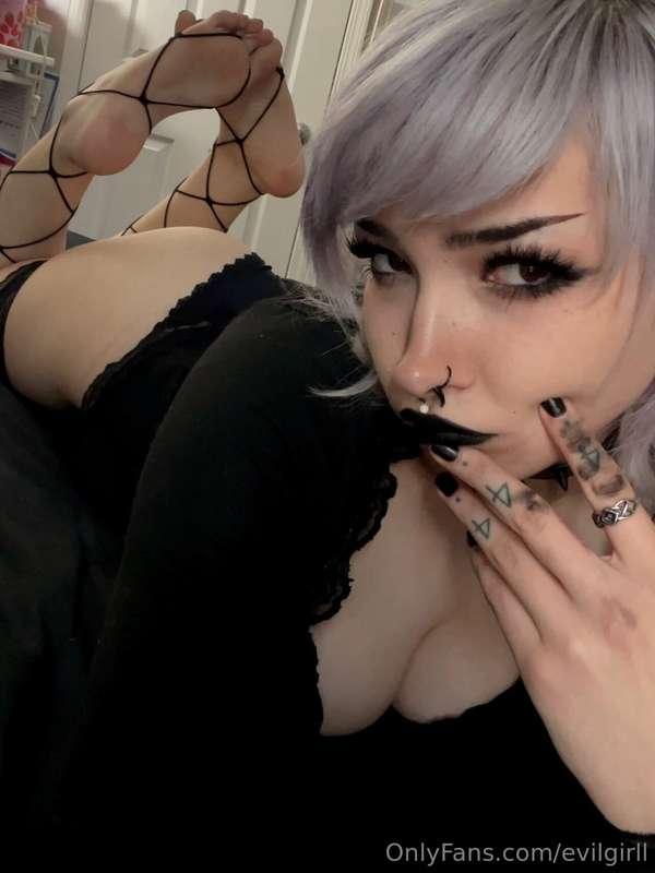 evilgirll image #2