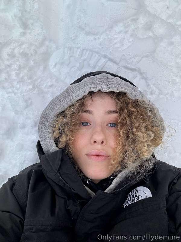 I've been snowed in at my friend's cabin with five other peo..