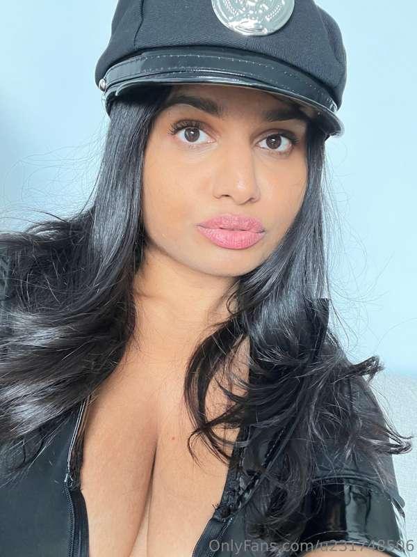 chat with me :) i was busy studying but now i need attention..