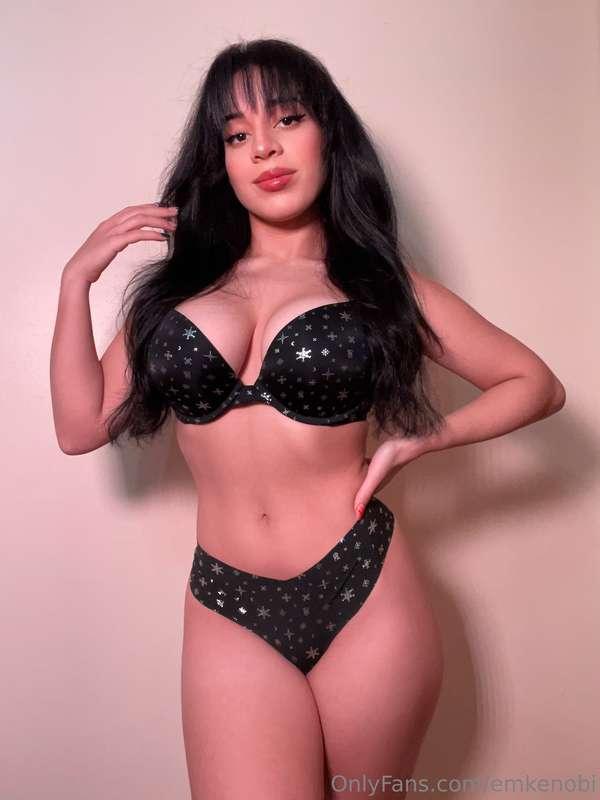 Black can also be a Christmas color 😅 fun fact! The 1970’s B..